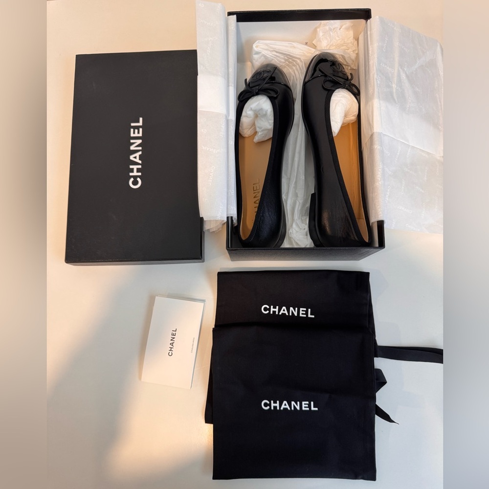 CHANEL Black Leather Ballet Flats with Bow